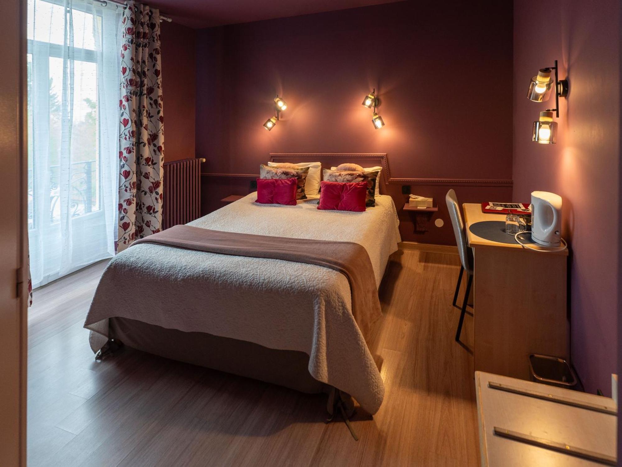 Hotel Des Dauphins Bourgoin-Jallieu Eksteriør bilde