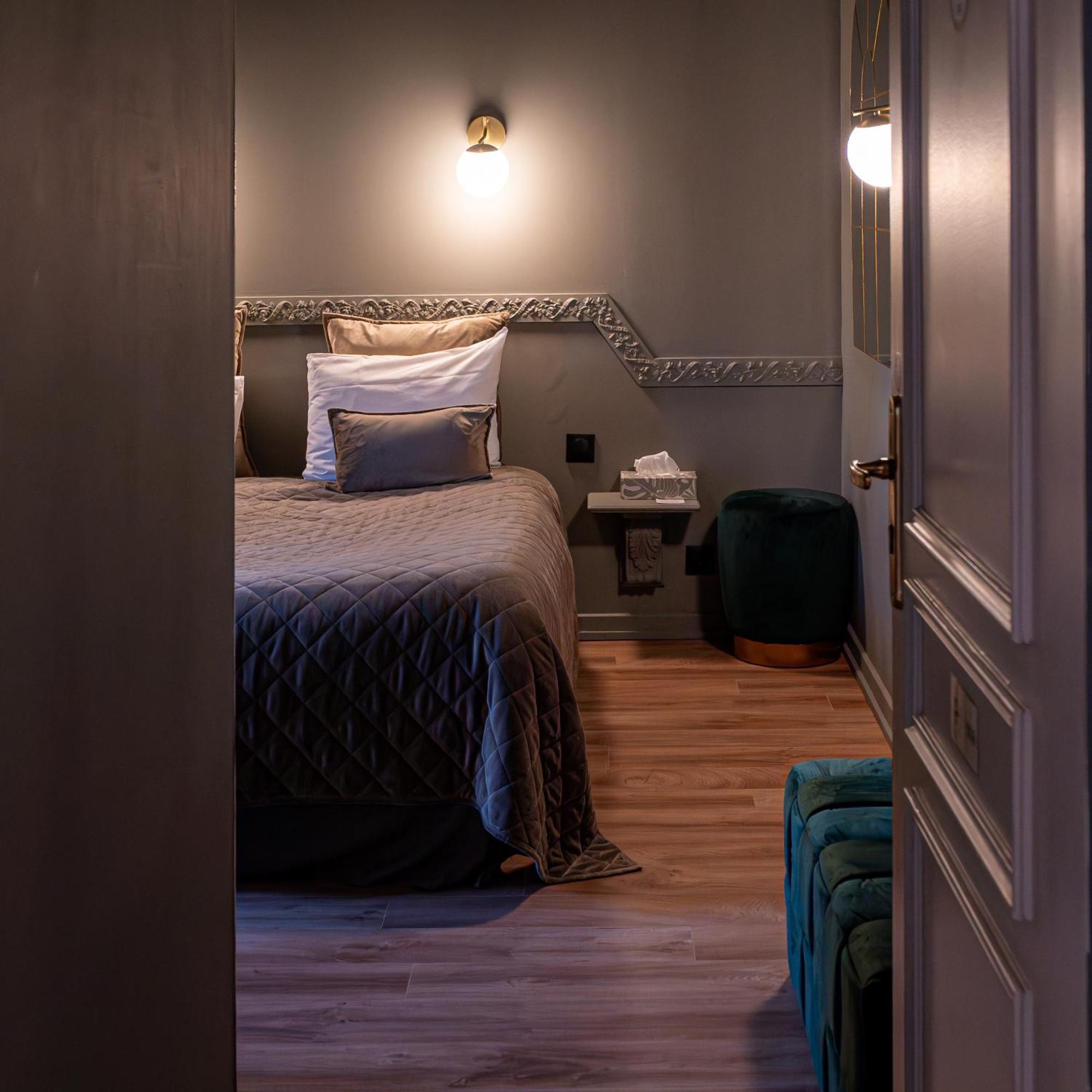 Hotel Des Dauphins Bourgoin-Jallieu Eksteriør bilde